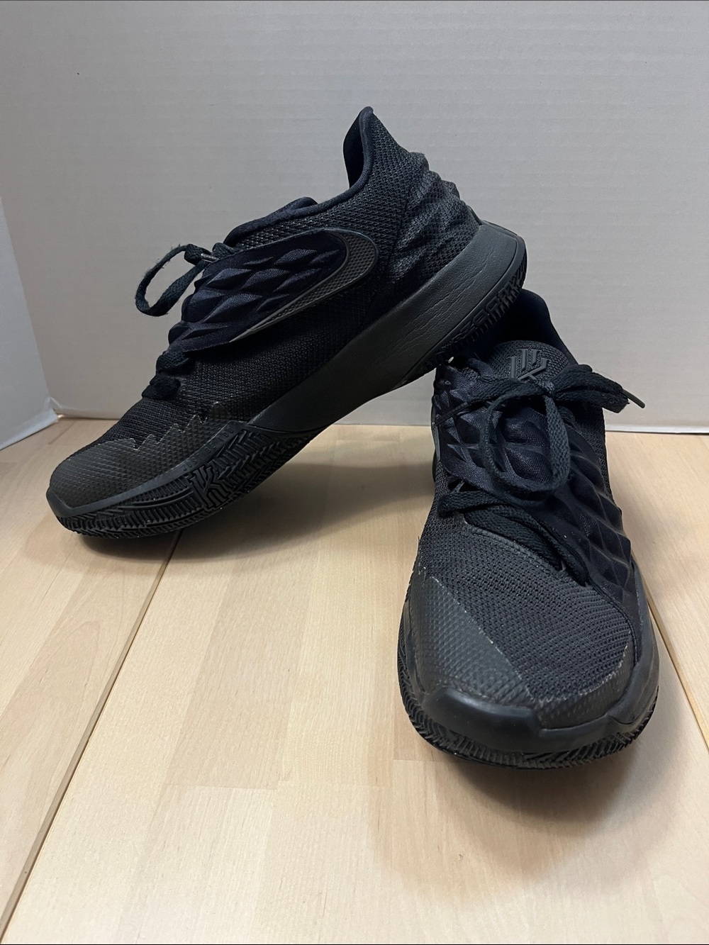 Nike Zoom Kyrie Triple Black Marble
Basket Ball Shoes Sneakers Men's Size 9.5